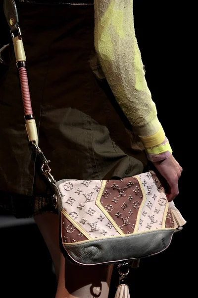 Look 28
